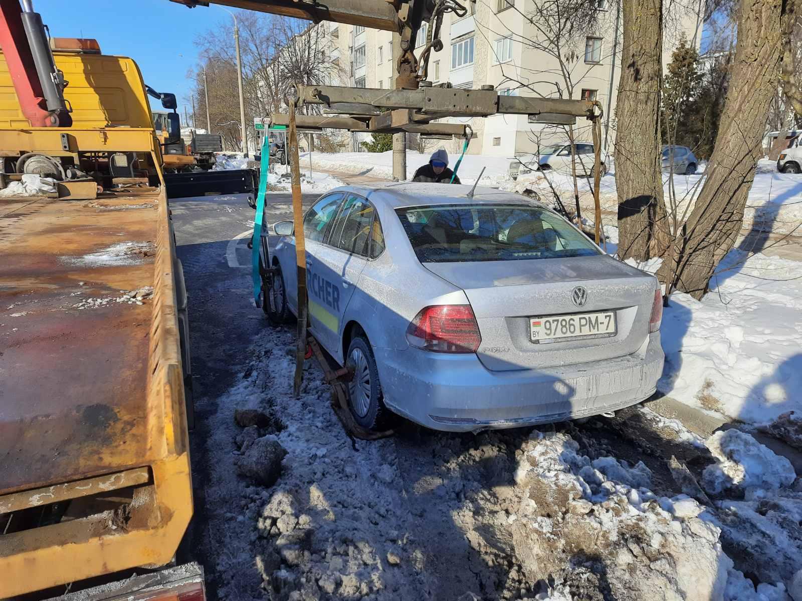 г